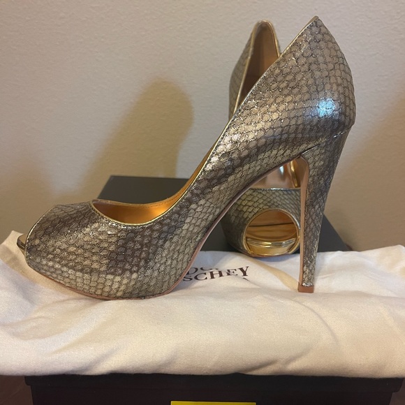 Gold scale heels - Picture 2 of 9